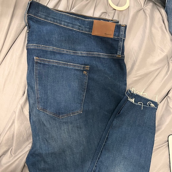 Madewell darker wash denim 9” hi-rise skinny jeans. Size 37 tall Size 24 plus - Picture 4 of 8